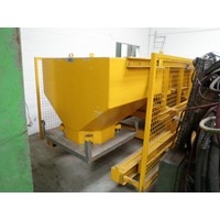 Vibrating conveyor for loading induction furnaces 3 t it's overhauled
